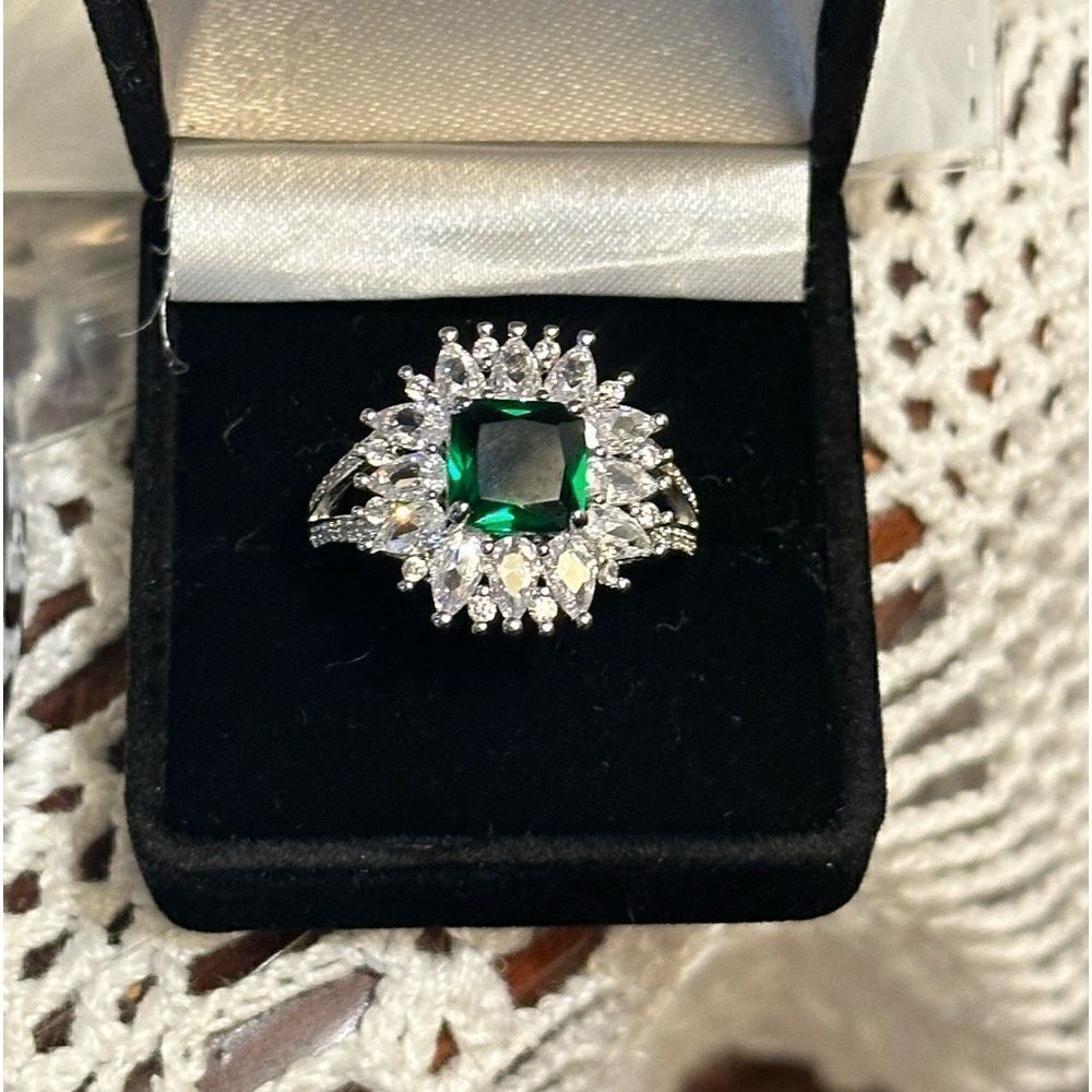 ⭐️NEW⭐️ HUGE GREEN GEMSTONE RING LAB CREATED EMERALD WHITE CZ SQUARE BLING